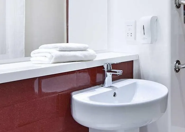 Travelodge Upper Brooks Street 3*