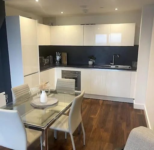 Lovely 2-bedroom With Balcony Apartman Manchester