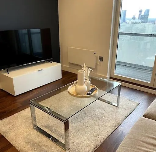 Apartman Lovely 2-bedroom With Balcony