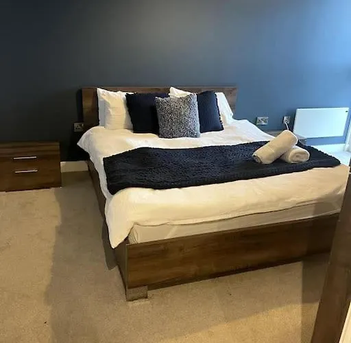 Apartman Lovely 2-bedroom With Balcony