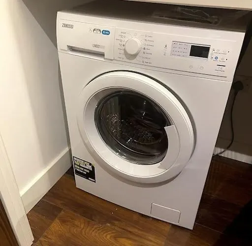 Lovely 2-bedroom With Balcony