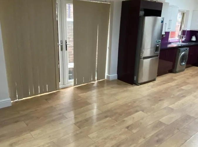 Bed & Breakfast Big Rusholme With Tv And Private Bathroom-parking&wifi