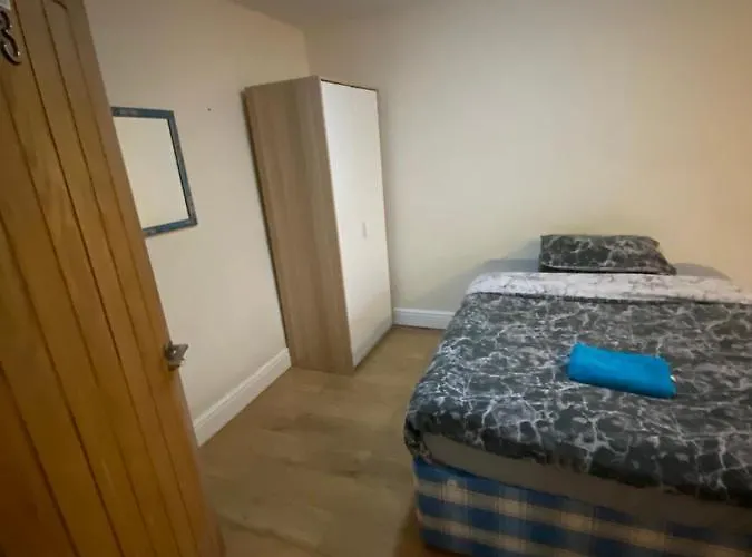 Big Rusholme With Tv And Private Bathroom-parking&wifi Couette-café