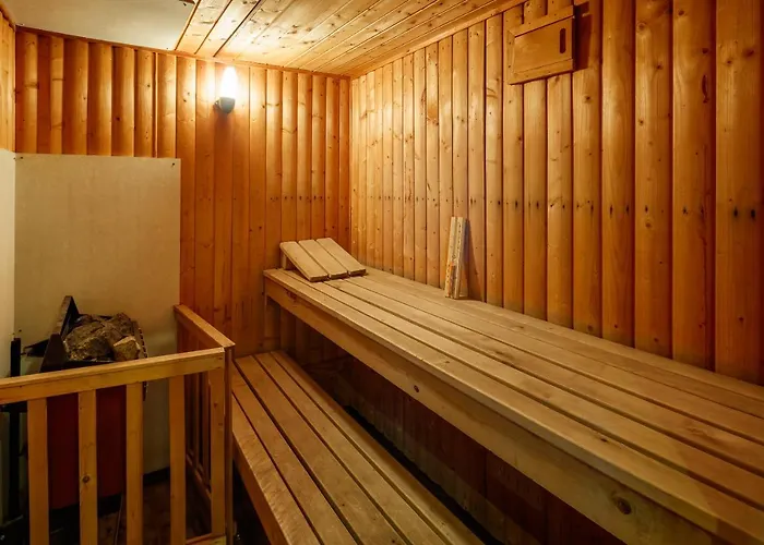 Beautiful 'mayfield' With Private Pool!