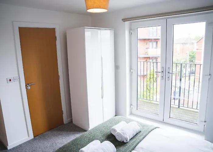 Centre 2-bed - New - Free Wi-fi -