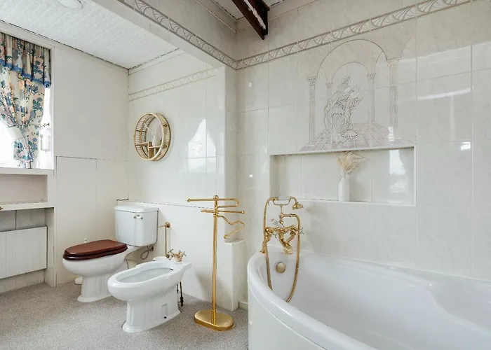 Feriehus Beautiful 'mayfield' With Private Pool!