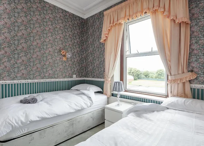 Beautiful 'mayfield' With Private Pool! Feriehus Manchester