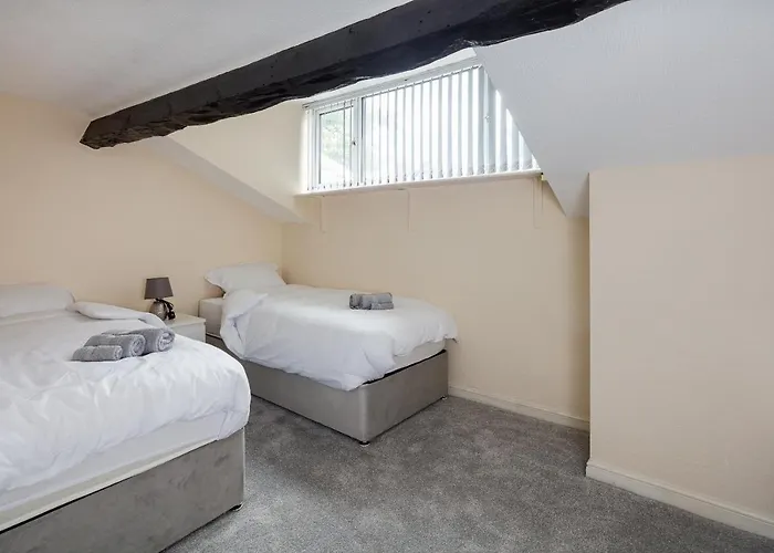 Beautiful 'mayfield' With Private Pool! Feriehus *