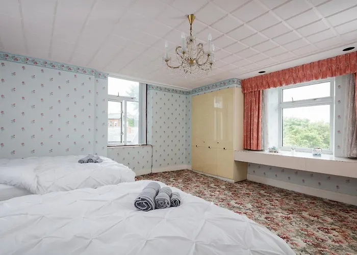 Beautiful 'mayfield' With Private Pool! Mánchester