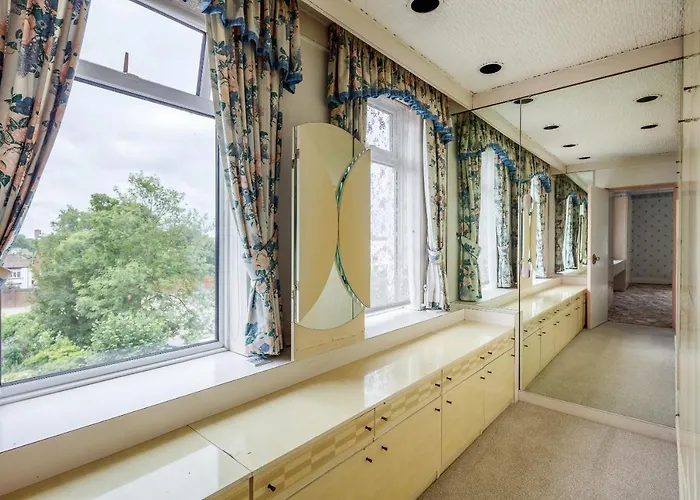 Beautiful 'mayfield' With Private Pool! *