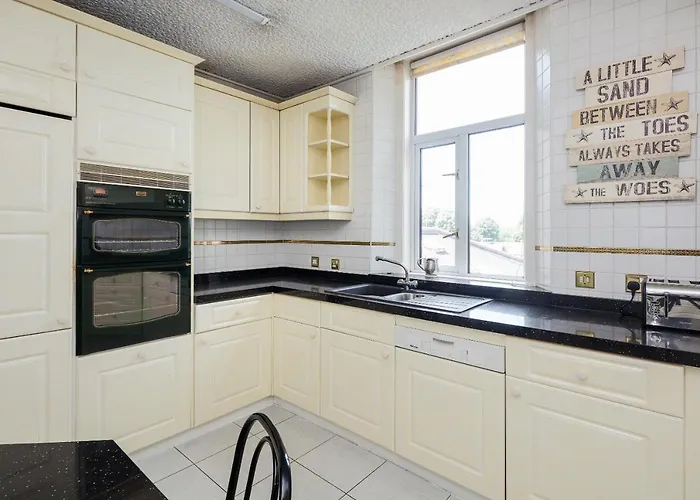 Feriehus Beautiful 'mayfield' With Private Pool!