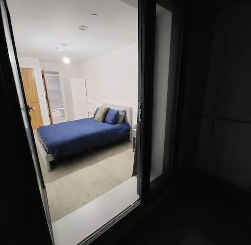 Beautiful 2 Bedroom Salford Quays