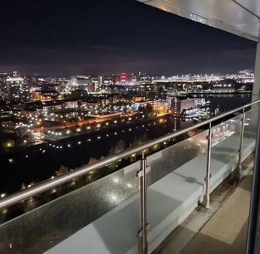 Beautiful 2 Bedroom Salford Quays * Manchester
