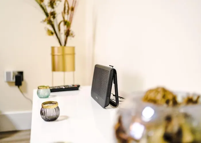 Spacious 4 Bedroom Modern House Near Centre Sleeps 12 Nyaraló Manchester