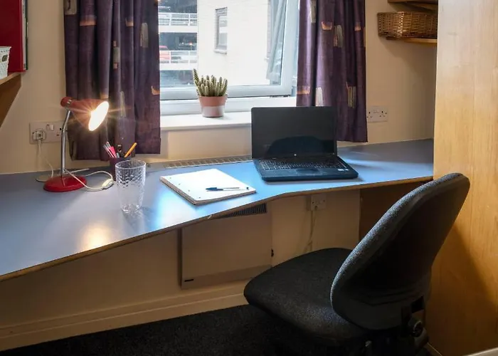 Ensuite Bedrooms With Shared Kitchen At Weston Hall In Apartmán Manchester