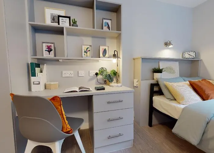 Comfy Ensuite Bedrooms At Gardens Near Centre Apartment Manchester