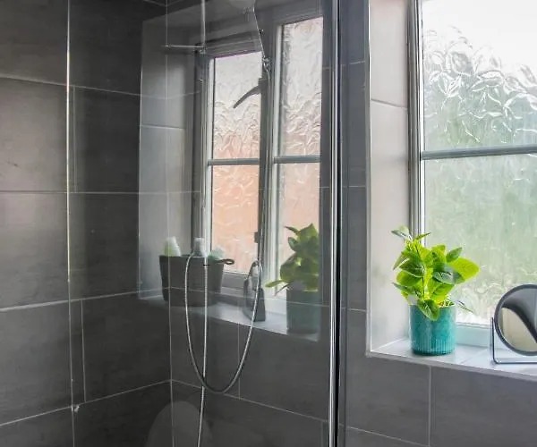 Bv Stylish Homely 3 Bedroom Close To Arena Ferienhaus