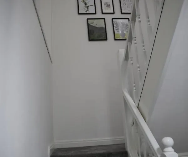 Rostron House * مانشستر