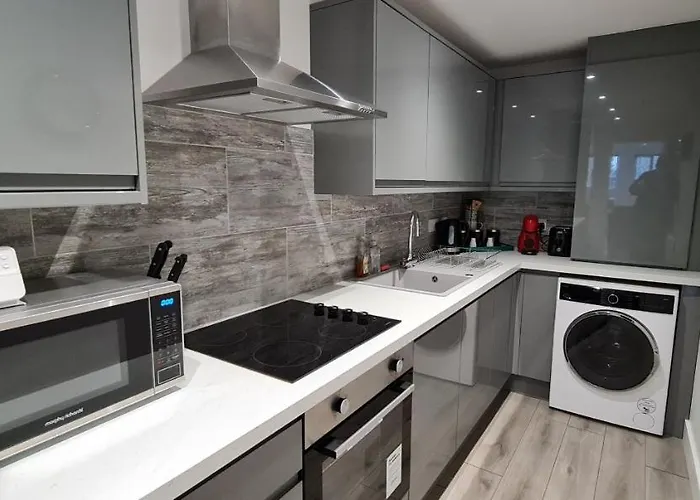 The Ecclesian - Upscale Near Trafford Centre & Eccles Train Station 맨체스터