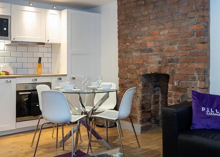 Pillo Serviced - Salford Manchester