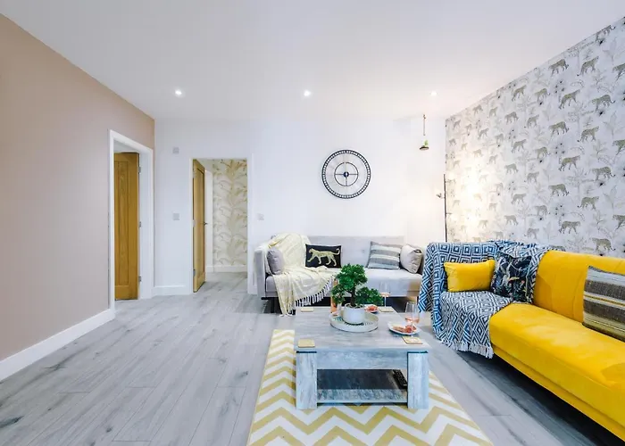 The Ecclesian - Upscale Near Trafford Centre & Eccles Train Station 아파트 맨체스터