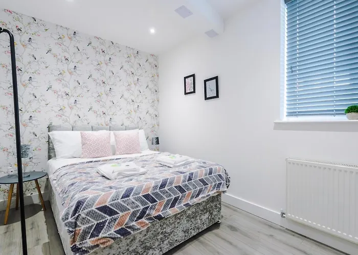 아파트 The Ecclesian - Upscale Near Trafford Centre & Eccles Train Station *