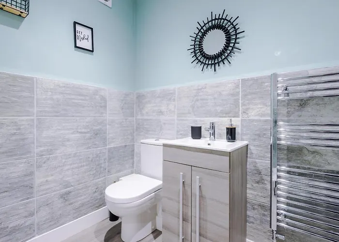 The Ecclesian - Upscale Near Trafford Centre & Eccles Train Station 맨체스터