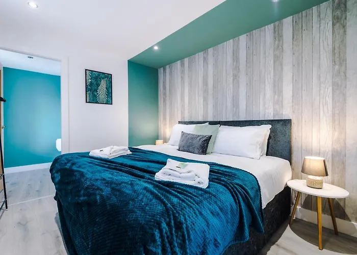 아파트 The Ecclesian - Upscale Near Trafford Centre & Eccles Train Station *