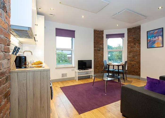 Pillo Serviced - Salford *