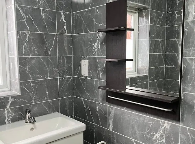 펜션 Entire Captivating 2-bed House In *