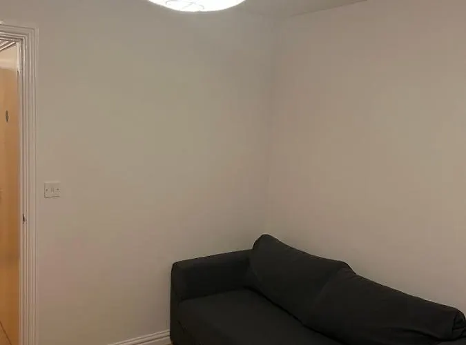 Entire Captivating 2-bed House In 펜션