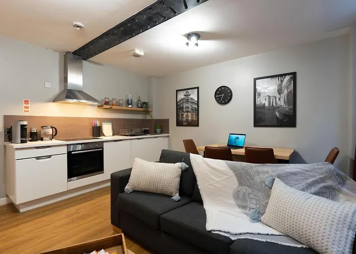 High Street Town House 4*