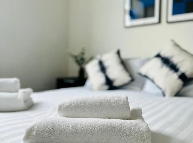 Апартаменты Fabulous One Bedroom Near Old Trafford Stadium *