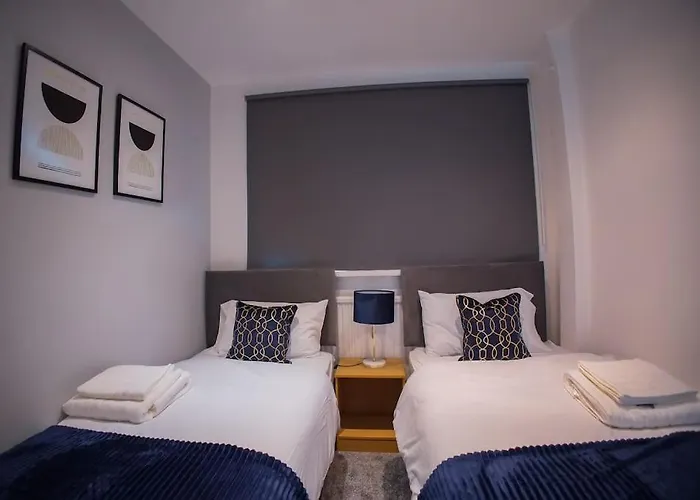 Isinmi - Close To Mcr