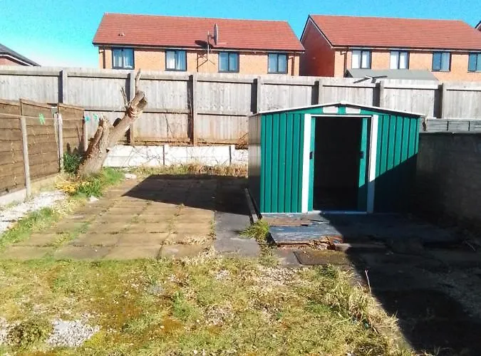 Entire 2 Bedroom House - Ferienhaus *