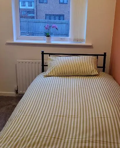 Entire 2 Bedroom House - Ferienhaus Manchester