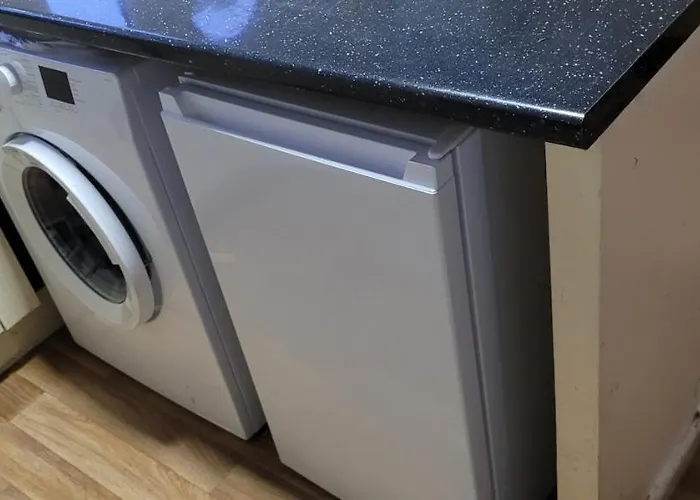 Entire 2 Bedroom House - Ferienhaus *