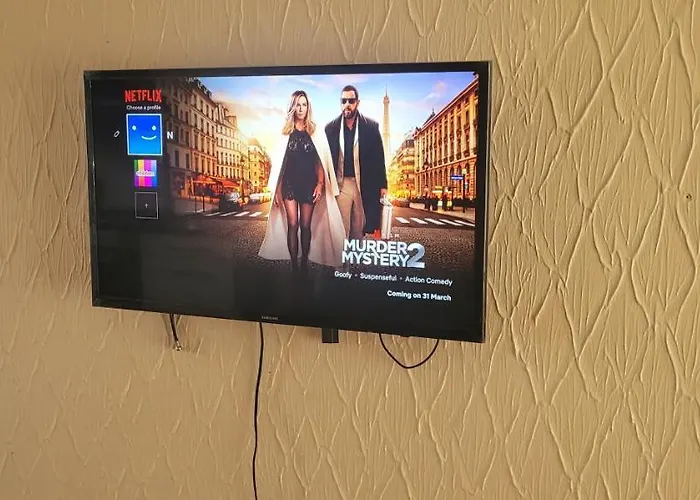 Entire 2 Bedroom House - Ferienhaus