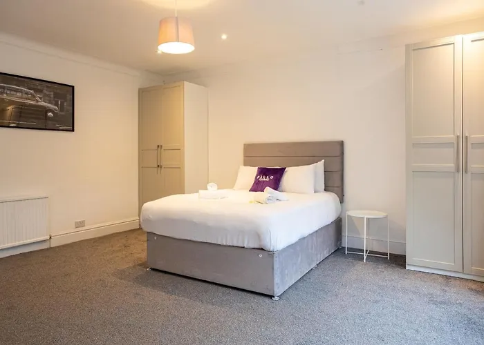 펜션 Pillo - Spacious 4 Bedroom Detached House Close To Heaton Park *