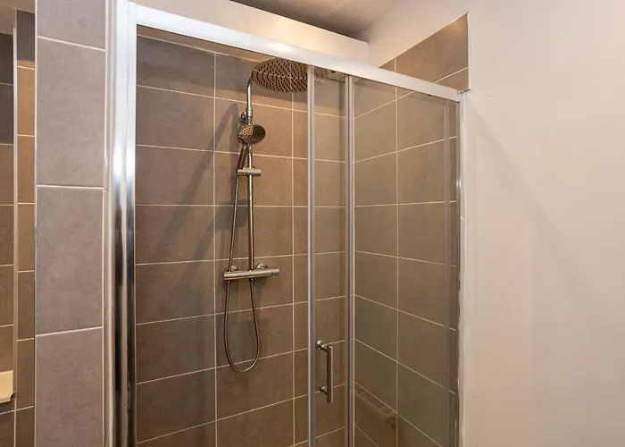 Pillo - Spacious 4 Bedroom Detached House Close To Heaton Park 펜션 맨체스터