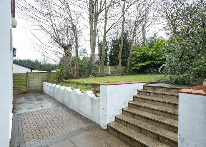 Pillo - Spacious 4 Bedroom Detached House Close To Heaton Park 펜션 *