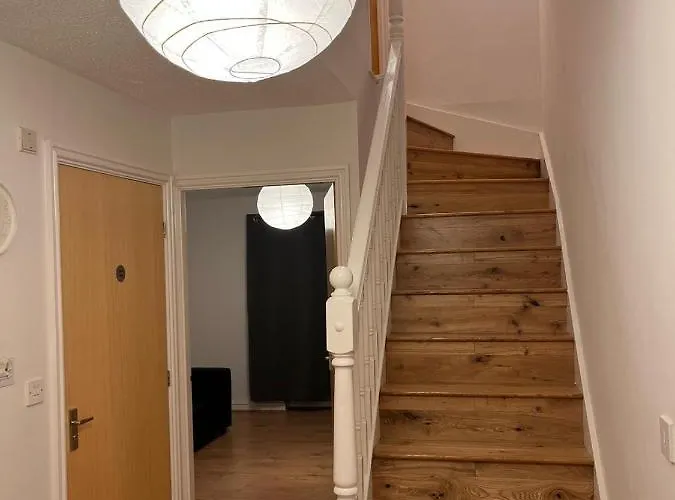 Entire House With Parking Manchester