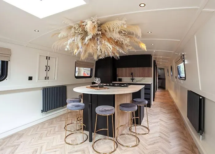 The Vaetten Hues Luxury Boat Ботель *