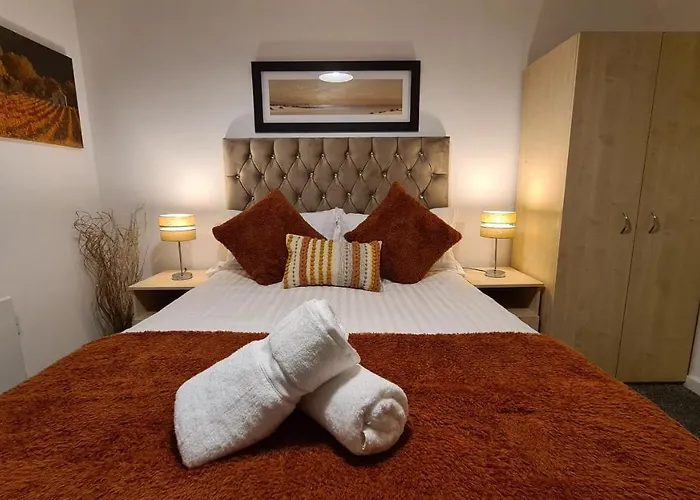 Apartment Luxury 2 Bed With Free Wi-fi & Parking *