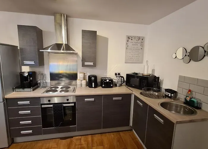 Luxury 2 Bed With Free Wi-fi & Parking