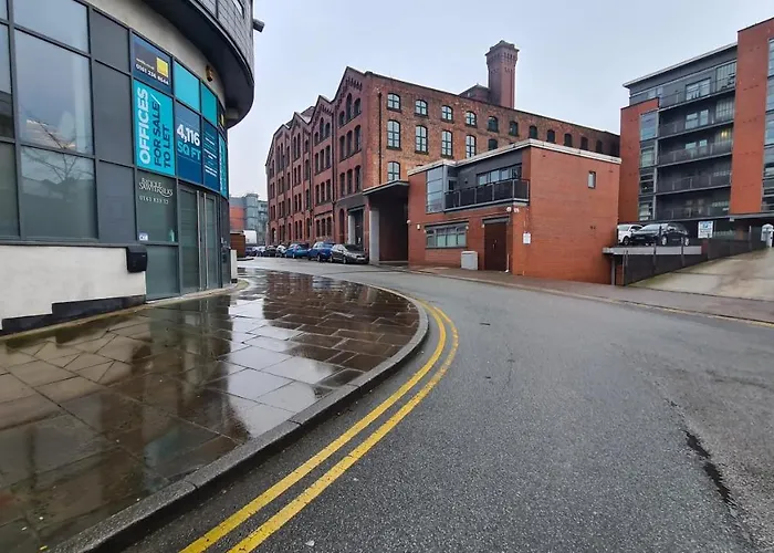 Luxury 2 Bed With Free Wi-fi & Parking Manchester