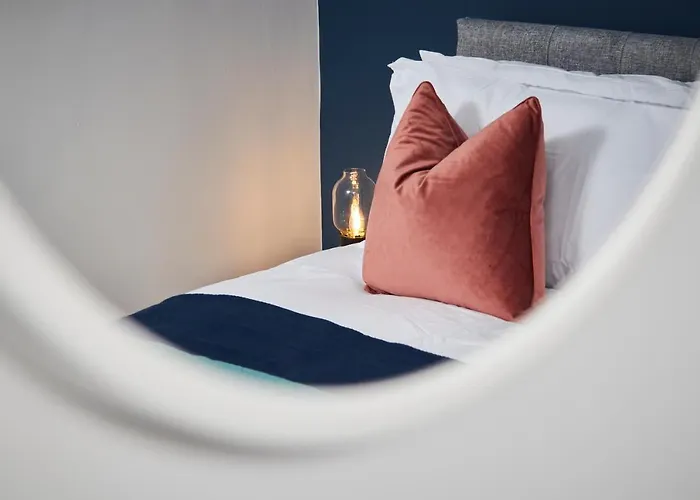 Fabulous 5 Bed House W Parking *