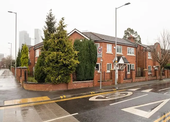 New Getaway - Free Gated Parking With Fob Manchester