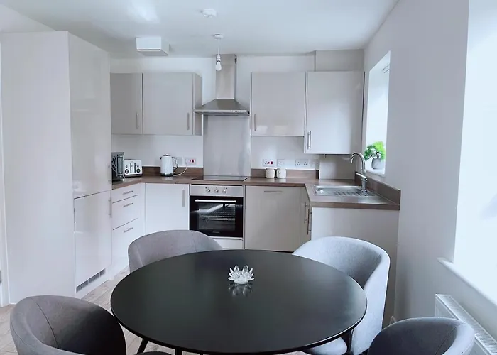 Modern Double Bedroom With Attached Bath 홈스테이 맨체스터