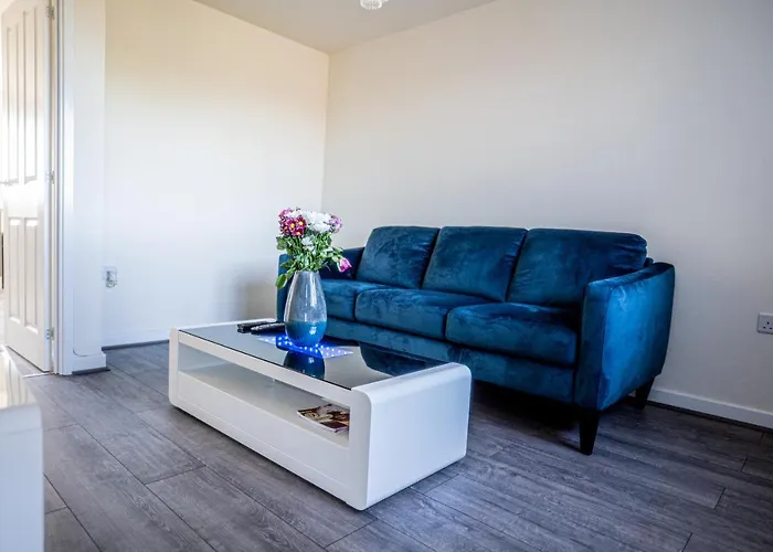 Stunning Canal View 2 Bedroom With Free Parking